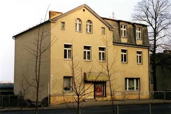 Farbaufnahme des Salongebäudes an der Potsdamer Straße 91